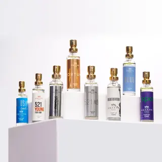 Coleção de perfumes Amakha Paris de 15 ml em pedestais